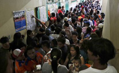 Un colegio electoral, este lunes en Manila.