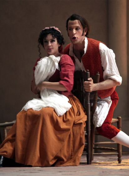 Isabel Rey y Luca Pisaroni en <i>Las bodas de Fígaro.</i>