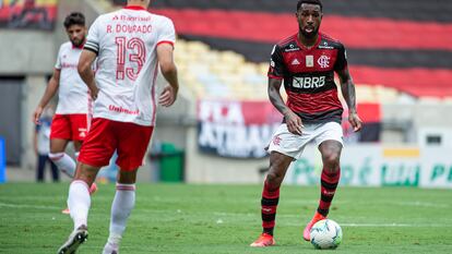 Inter, de Rodrigo Dourado, e Flamengo, de Gérson: os dois times que podem ser campeões brasileiros.