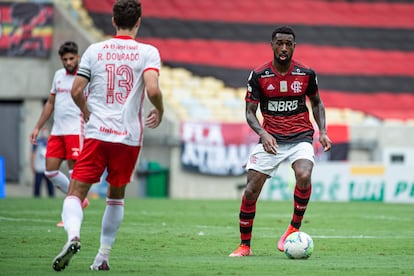 Inter, de Rodrigo Dourado, e Flamengo, de Gérson: os dois times que podem ser campeões brasileiros.