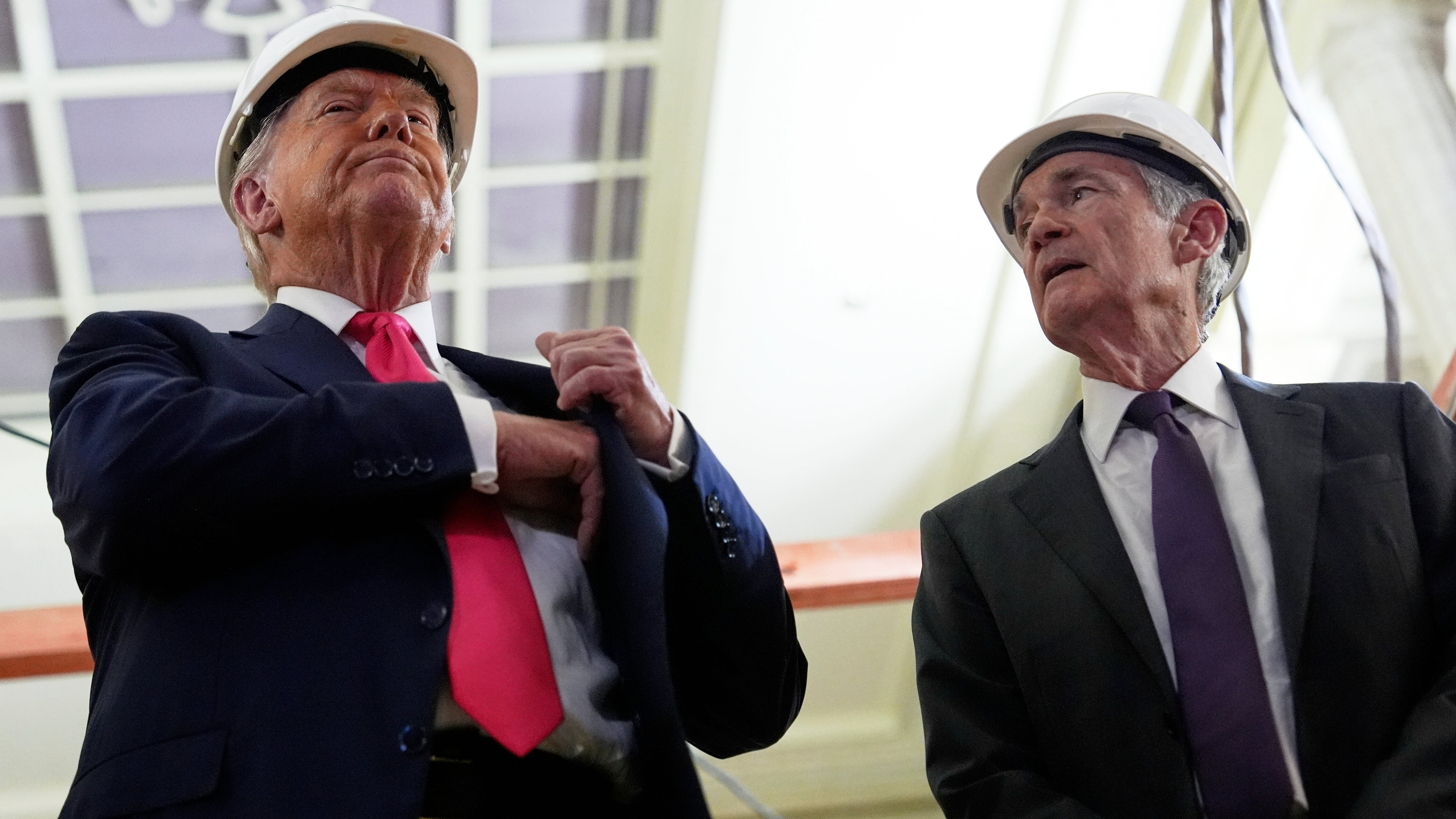 El presidente de EE UU, Donald Trump (izquierda), y el presidente de la Fed, Jerome Powell, el 24 de julio en Washington.