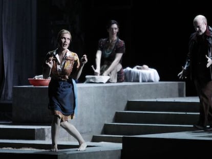 miembros del reparto en el ensayo general de El anillo del nibelungo en el Teatro Colón de Buenos Aires (Argentina).