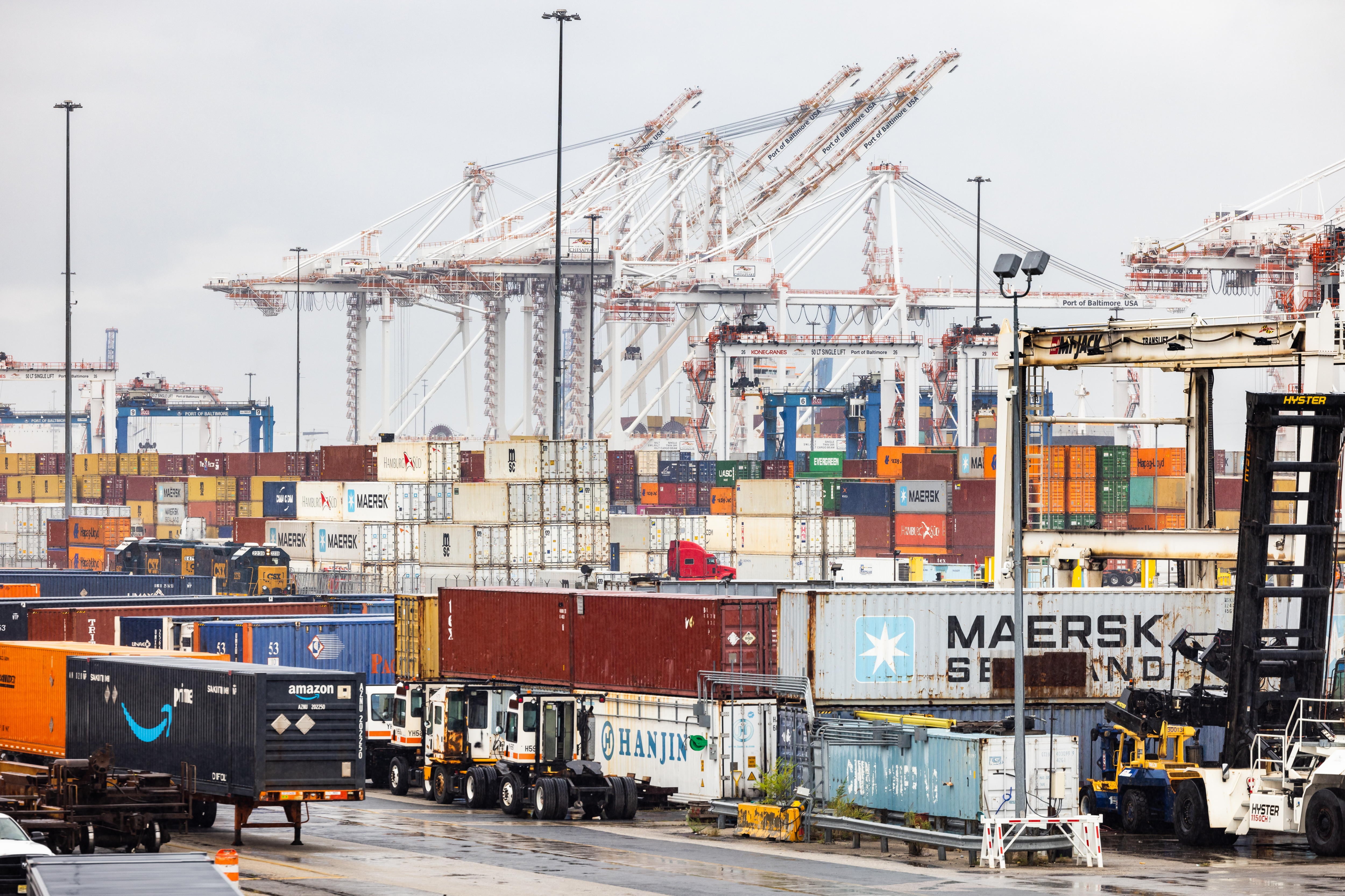 Terminal de contenedores del puerto de Baltimore (Maryland), uno de los que se verían afectados por la huelga, este lunes.