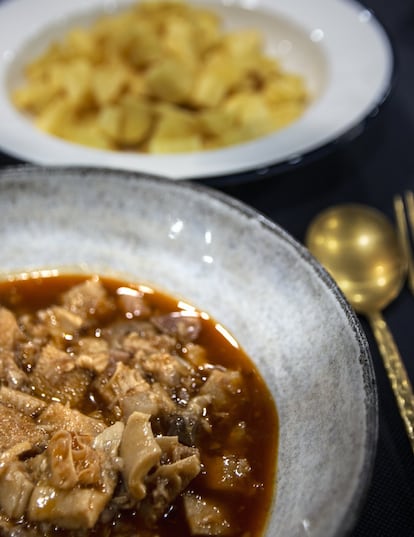 Ella ya no anda sola entre cacharros: el hijo mayor, Rafael, cuarta generación y varios idiomas en su mochila, está a punto de acabar su formación en el Basque Culinary Center. No es extraño que madre e hijo cocinen juntos cuando este va de visita. 
