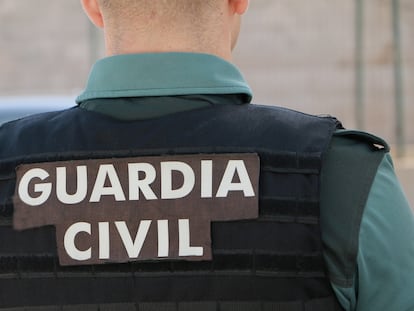 Agente de la Guardia Civil de espaldas, en una imagen de archivo.

(Foto de ARCHIVO)
18/10/2022