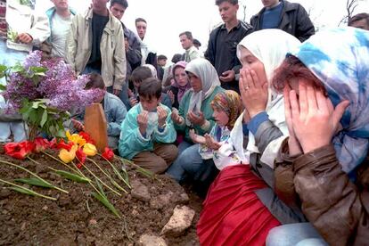 Entierro de Amel Hodzic, en Sarajevo en 1995.