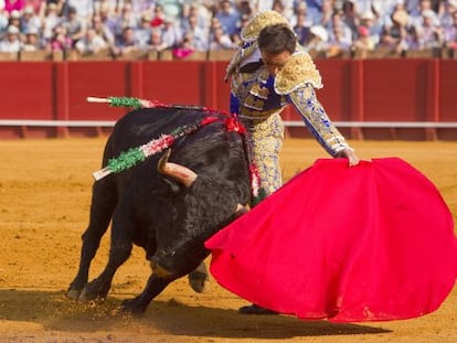 El Cid durante la faena a su primer toro. 