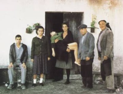 Imagen de la película 'Los santos inocentes', basada en la novela de Miguel Delibes.