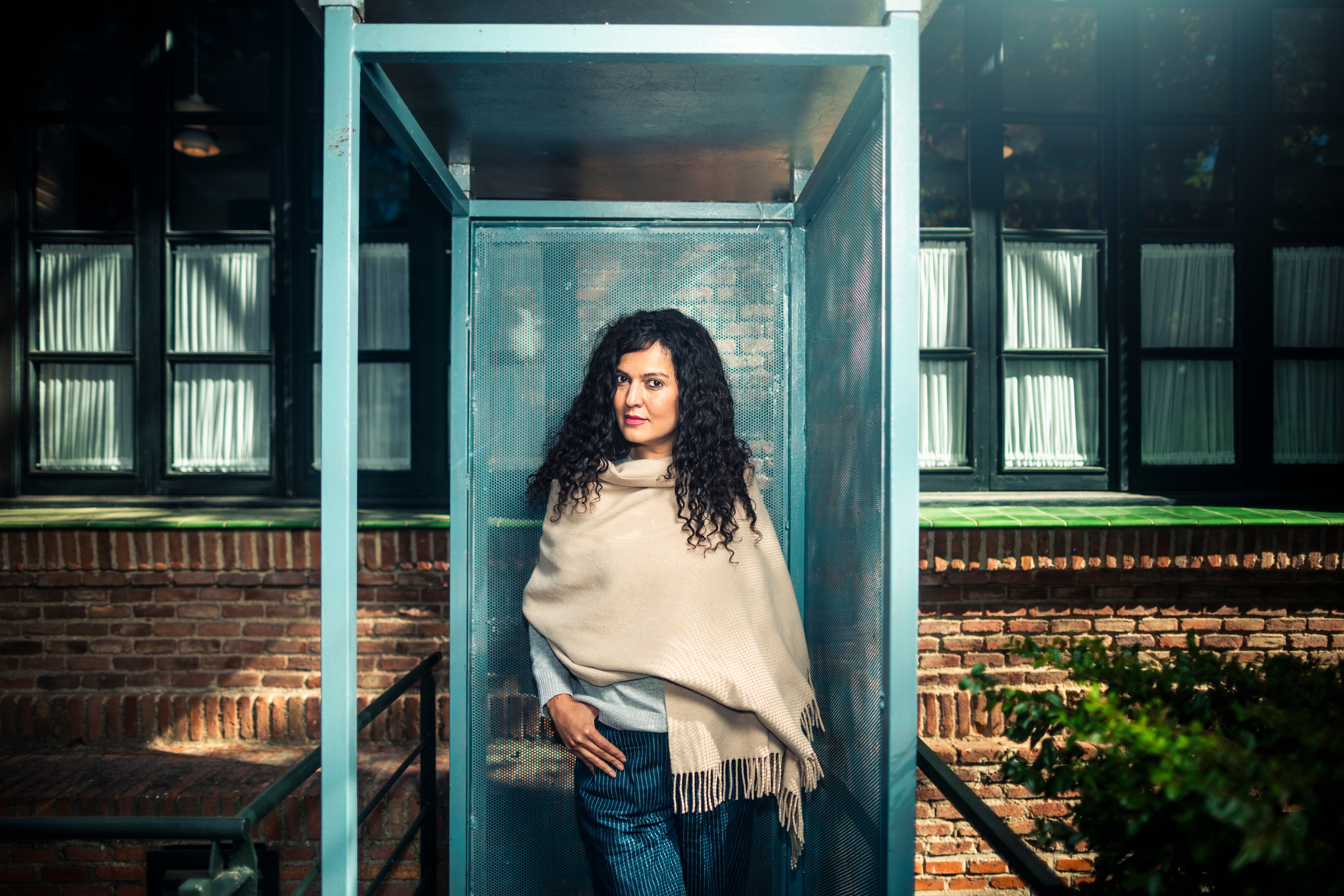 Aliyeh Ataei, escritora iraní: “Escribo sobre la violencia con frialdad porque crecí en ella”