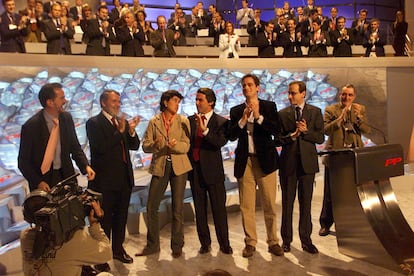 José María Aznar, flanqueado por Carlos Iturgaiz, Jaime Mayor Oreja, María San Gil, Antonio Basagoiti, Alfonso Alonso y Ramón Rabanera, en una imagen de archivo.