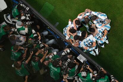 La selección argentina celebra el gol de Lionel Messi frente a México.