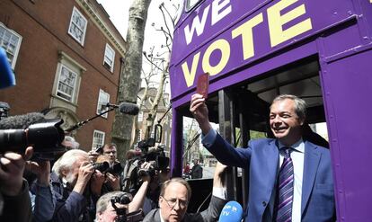 Nigel Farage, líder del partido a favor del 'brexit' en Reino Unido, en mitad de la campaña.
