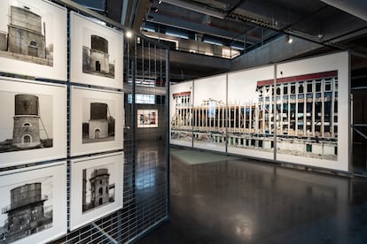 Vista de obras expuestas en la exposición 'Después de todo', en el Espacio Cultural Serrería Belga, en Madrid.