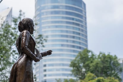 Estatua de Gertrudis Bocanegra en Paseo de la Reforma, Ciudad de México