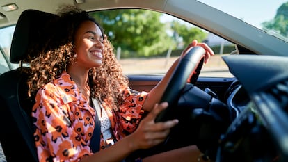 Permiten un agarre cómodo y firme del volante y ayudan a reducir la fatiga durante la conducción. GETTY IMAGES.