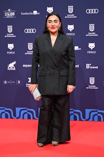 Candela Peña, con traje de Redondo Brand, estaba nominada a mejor actriz por su papel en la serie 'Furia'.