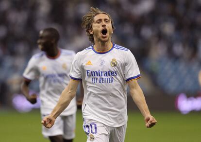 Modric celebra haber marcado el primer gol del Real Madrid ante el Athletic en la final de la Supercopa.