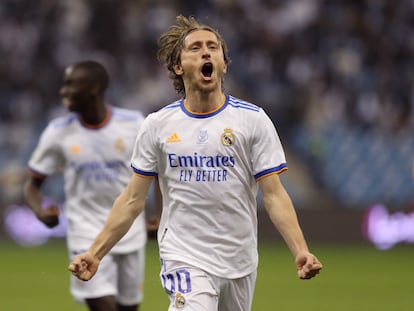 Modric celebra haber marcado el primer gol del Real Madrid ante el Athletic en la final de la Supercopa.