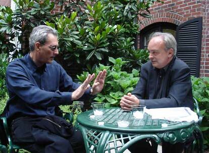 Paul Auster (a la izquierda) y Enrique Vila-Matas, el pasado jueves en Nueva York.
