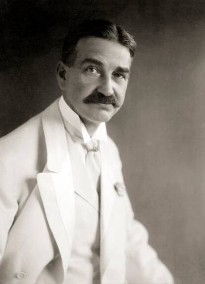 El escritor (y escaparatista) L. Frank Baum, fotografiado en 1908.