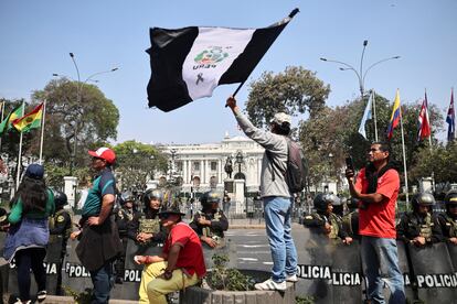 Perú protestas tanques