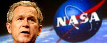 El presidente George W. Bush, en su intervención en la sede de la NASA, en Washington, en 2004.