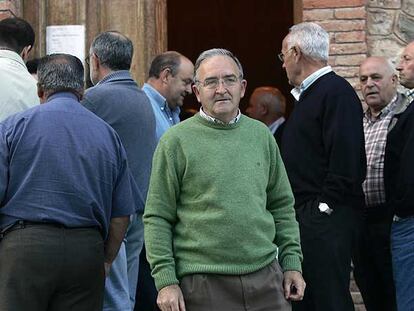 Jesús Clemente García, alcalde de Baños de Río Tobía, el pasado jueves, antes del último mitin electoral.