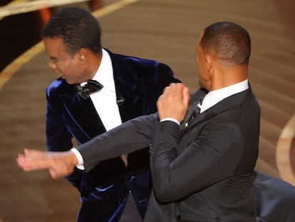 El actor Will Smith ensombrece la gala con su inesperada reacción violenta a un chiste de Chris Rock sobre su mujer, Jada Pinkett Smith, que le hizo levantarse de su asiento y darle una bofetada en directo en el escenario del Dolby Theater.