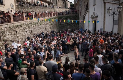 Los vecinos de San Luca celebran la fiesta de la vírgen de Santa María de Polsi.