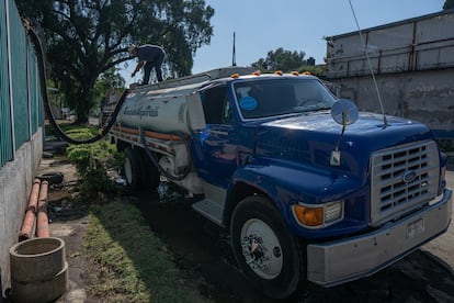 Una pipa de agua en la alcaldía Iztapalapa.