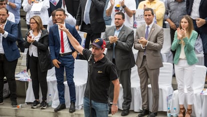 Henrique Capriles se dirige a los asistentes en un acto unitario de la oposición venezolana, en agosto de 2019.