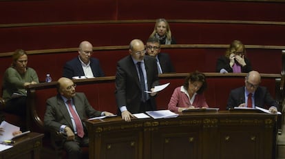 Eusebio Monzó, dret, serà el nou portaveu del grup popular. Al seu al voltant, els regidors investigats i suspesos de militància.