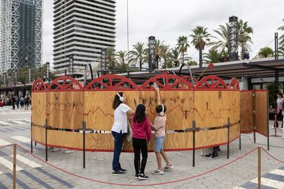 El Crculo de los Sentidos, de Mumusic Circus, instalacin pensada para invidentes en el Port Olmpic de Barcelona, en el marco de La Merc.