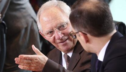 O ministro Wolfgang Sch&auml;uble com Heiko Mass.