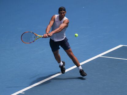 Rafael Nadal, este sábado, durante un entrenamiento en Melbourne.