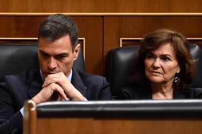 Prime Minister Pedro Sanchez and Deputy Prime Minister Carmen Calvo in Congress.