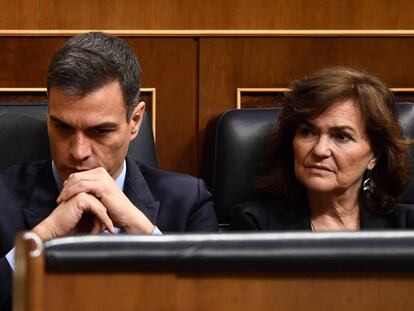 Prime Minister Pedro Sanchez and Deputy Prime Minister Carmen Calvo in Congress.