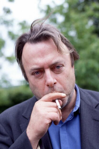 Christopher Hitchens, en la localidad galesa de Hay-on-Wye, Powys.