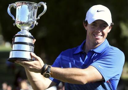 McIlroy, con el trofeo del Open de Australia.