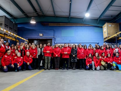 El ministro de Asuntos Exteriores, José Manuel Albares, el día 9 durante los preparativos para el envío de un hospital de emergencias a Turquía desde la base aérea de Torrejón de Ardoz (Madrid).