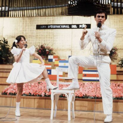 El dúo musical Enrique y Ana durante su actuación en una gala organizada con motivo de la celebración del Año Internacional del Niño.