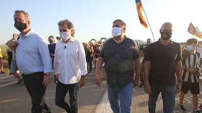 De izquierda a Derecha Joaquim Forn, Jordi Cuixart, Oriol Junqueras Y Raul Romeva a la entrada de la prisión de Lledoners.