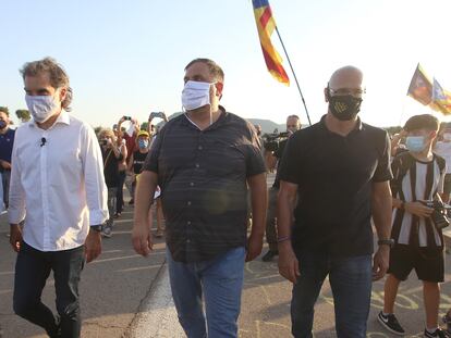 De izquierda a Derecha Joaquim Forn, Jordi Cuixart, Oriol Junqueras Y Raul Romeva a la entrada de la prisión de Lledoners.