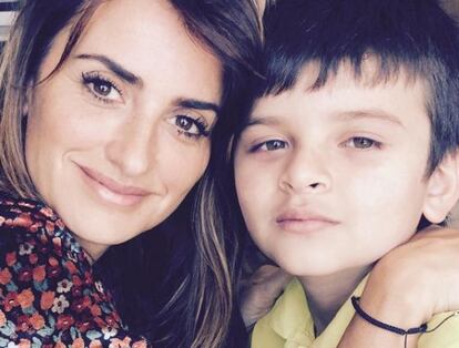 Penélope Cruz junto a Lucas.