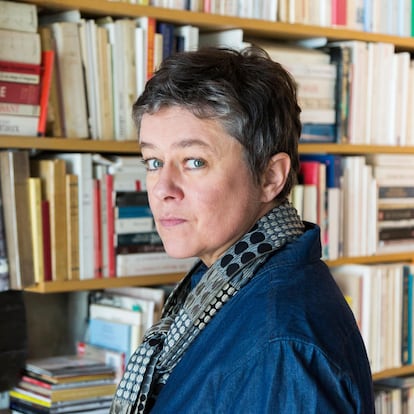 Retrato de la escritora Laure Murat en su casa el 21 de junio de 2016