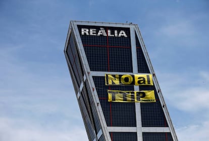 Greenpeace activists unfurling an anti-TTIP banner on a Madrid tower.