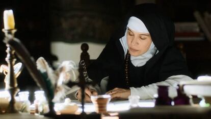 La actriz Arcelia Ramírez, como Sor Juana Inés de la Cruz.