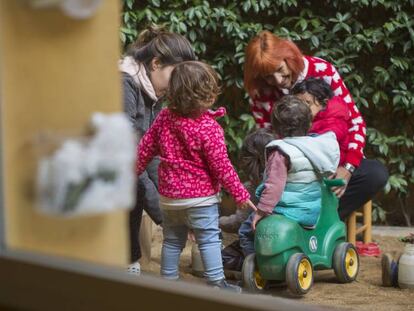 Pati de l'escola bressol Tres Tombs, al barri de Sant Antoni de Barcelona.