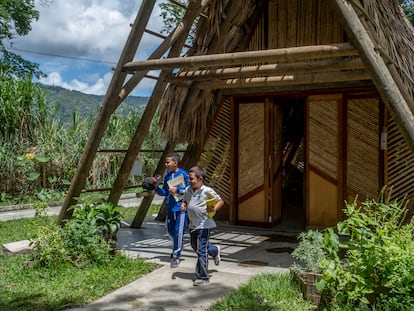 Una escuela pública sustentable en Antioquia, Colombia, en 2022