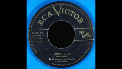  A record single of “Toitico,” performed by the Trío Matamoros and released in the early 1950s by RCA Victor. 